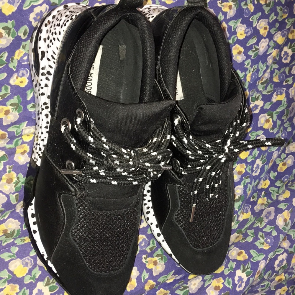 Steve Madden black and white trendy sneakers 9
